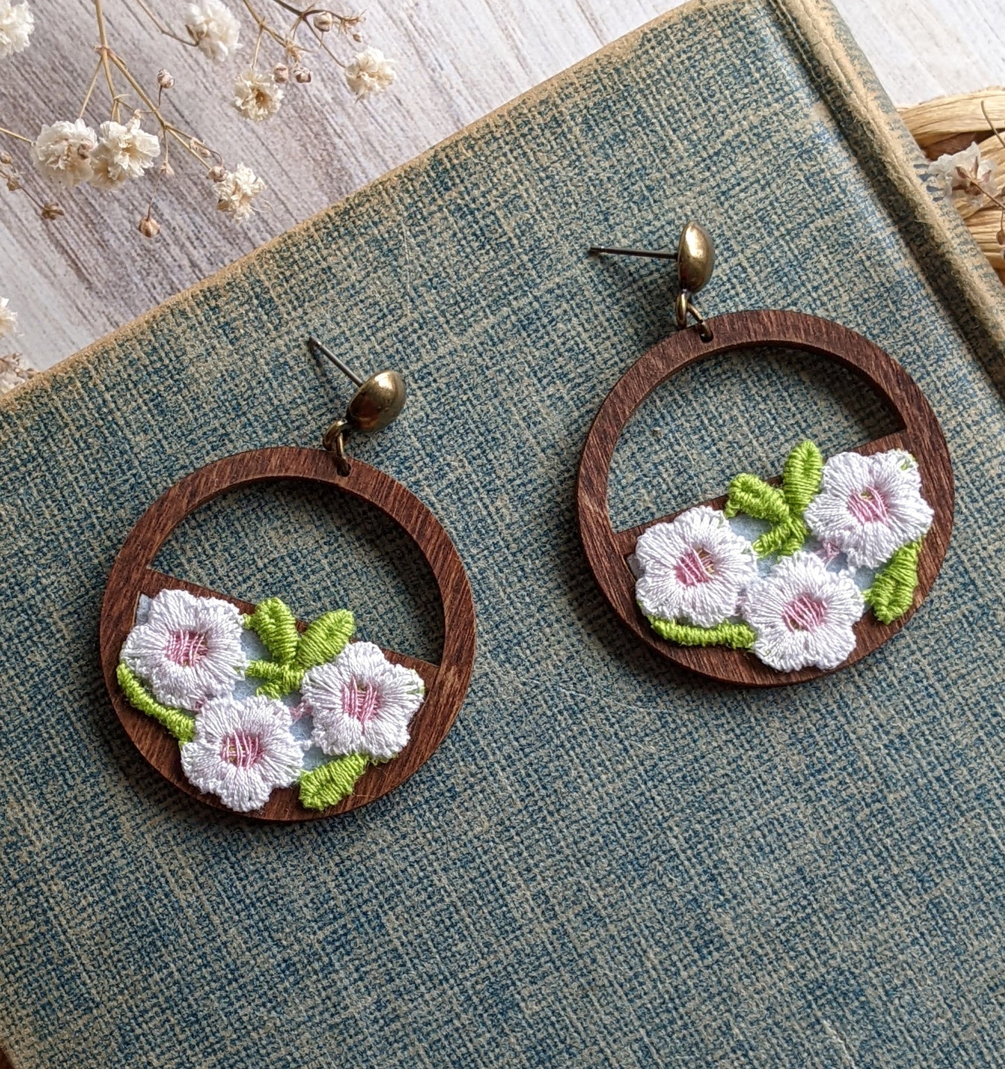 1970s Fabric Daisy Earrings - White, Pink, Green