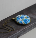 Load image into Gallery viewer, Blue Floral Fabric Pendant, Retro Jewelry
